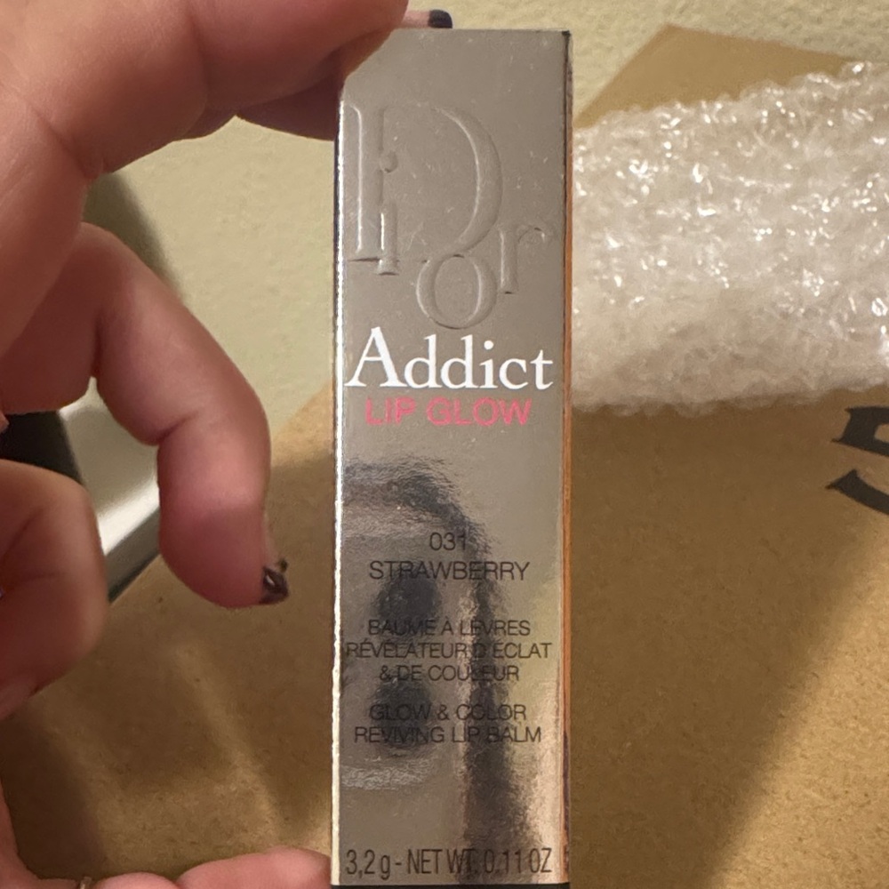 New in box! Dior Addict Lip Glow#31 strawberry 🍓